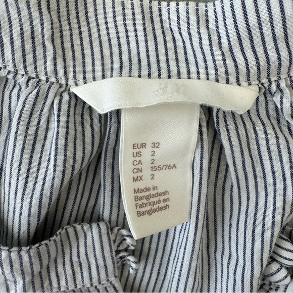 H&M blouse- size 2 - Picture 3 of 4